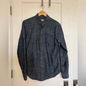 Denim / blue chambray Club Monaco button down